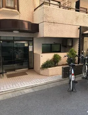 スカイコート西新宿ビルの外観