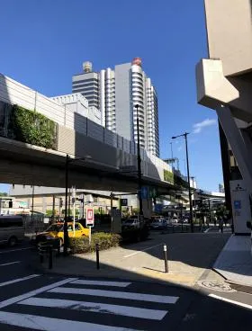 スカイコート西新宿ビルの外観