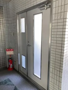 若葉三信ビルの外観