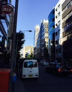 山一織物ビルの外観
