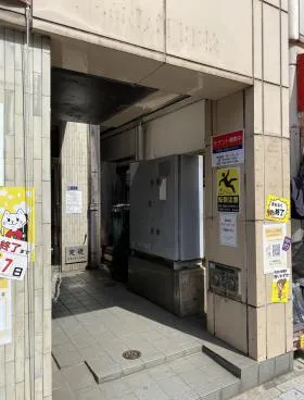 ホリーズ日本橋ビルの外観