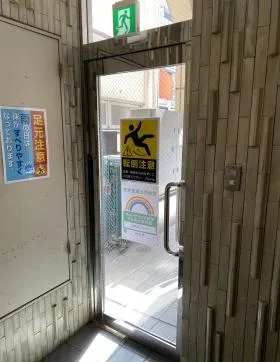 ホリーズ日本橋ビルの外観
