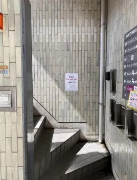 ホリーズ日本橋ビルの外観