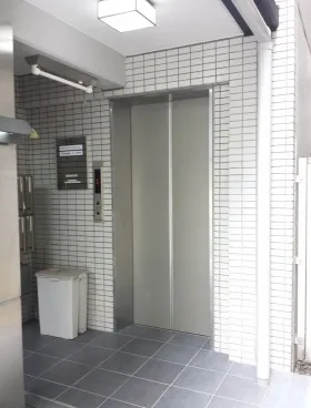 アソルティ人形町ビルの外観