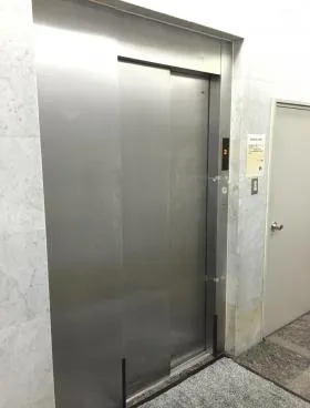 サンビルの外観