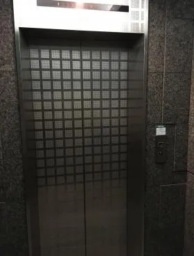 朝日ビルの外観