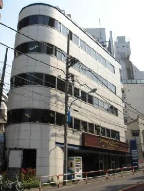 四谷4丁目32番4号ビルの外観