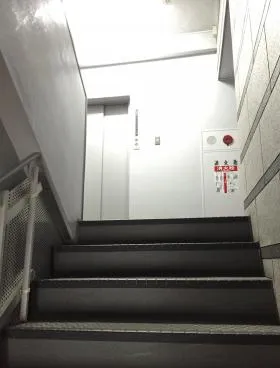 小林本館ビルの外観