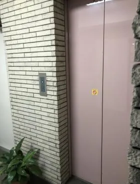 Eビルの外観
