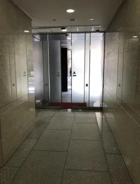 室町殖産ビルの外観