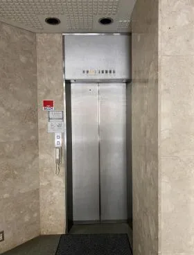 YHビルの外観
