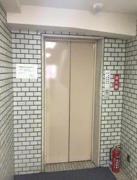 宝国ビルの外観