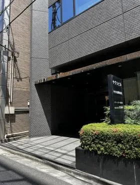 ヤクシビルの外観