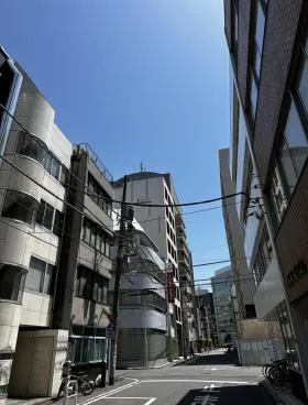 ヤクシビルの外観
