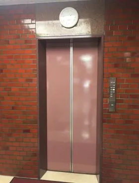 パインセントラルビルの外観