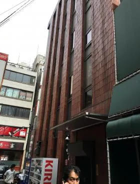ナリカワビルの外観