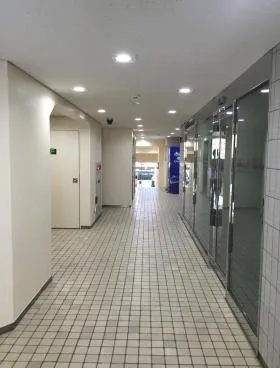 矢満登ビルの外観