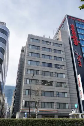 日進ビルの外観