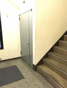 日進ビルの外観
