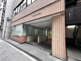 三秀舎ビルの外観