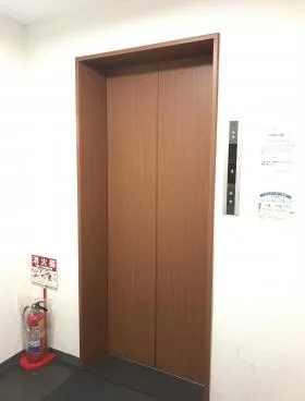 東ビルの外観