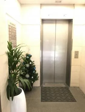 友泉本石町ビルの外観