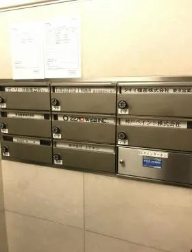 友泉本石町ビルの外観