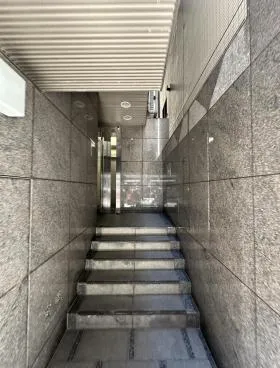 友泉本石町ビルの外観