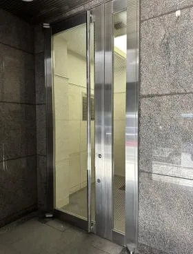 友泉本石町ビルの外観