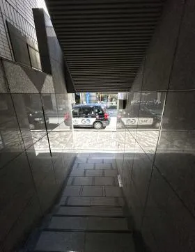 友泉本石町ビルの外観