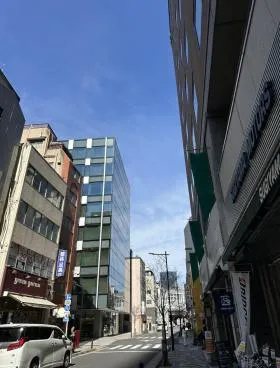 友泉本石町ビルの外観
