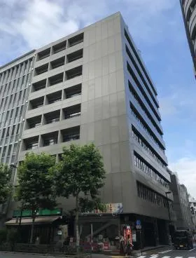 司ビルディングの外観