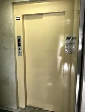 鈴木ビルの外観