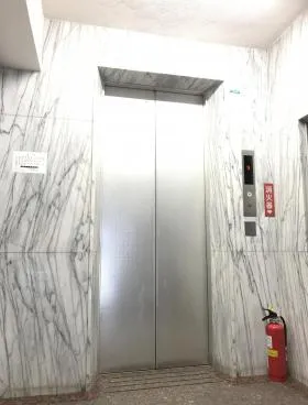 東和錦町ビルの外観