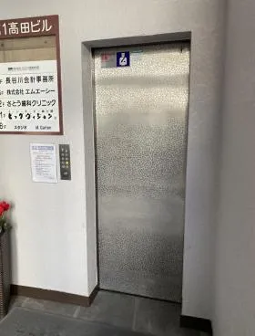 第1高田ビルの外観