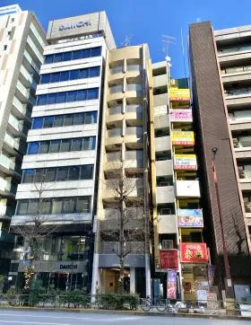 KANDA CROSSビルの外観