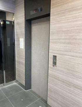 KANDA CROSSビルの外観