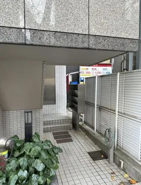 白鷺(シラサギ)ビルの外観