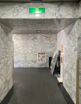 新橋マリンビルの外観