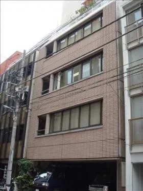 ミナト新富ビルの外観