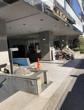 ヤハギ湊ビルの外観