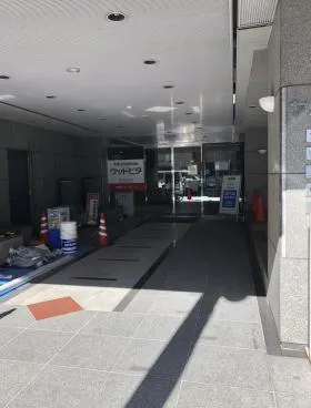 ヤハギ湊ビルの外観