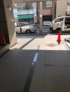 ヤハギ湊ビルの外観