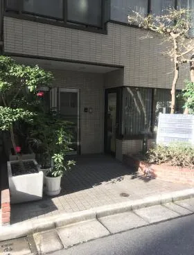 築地AIビルの外観