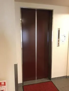 築地AIビルの外観