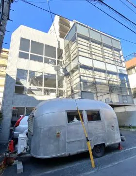 矢来町ビルの外観