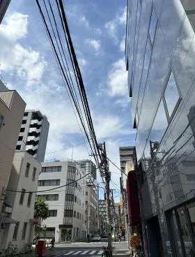 新富3Tビルの外観