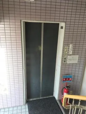 東和明石ビルの外観
