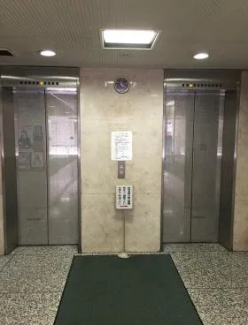 草野ビルの外観