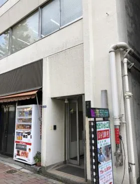 岡安ビルの外観